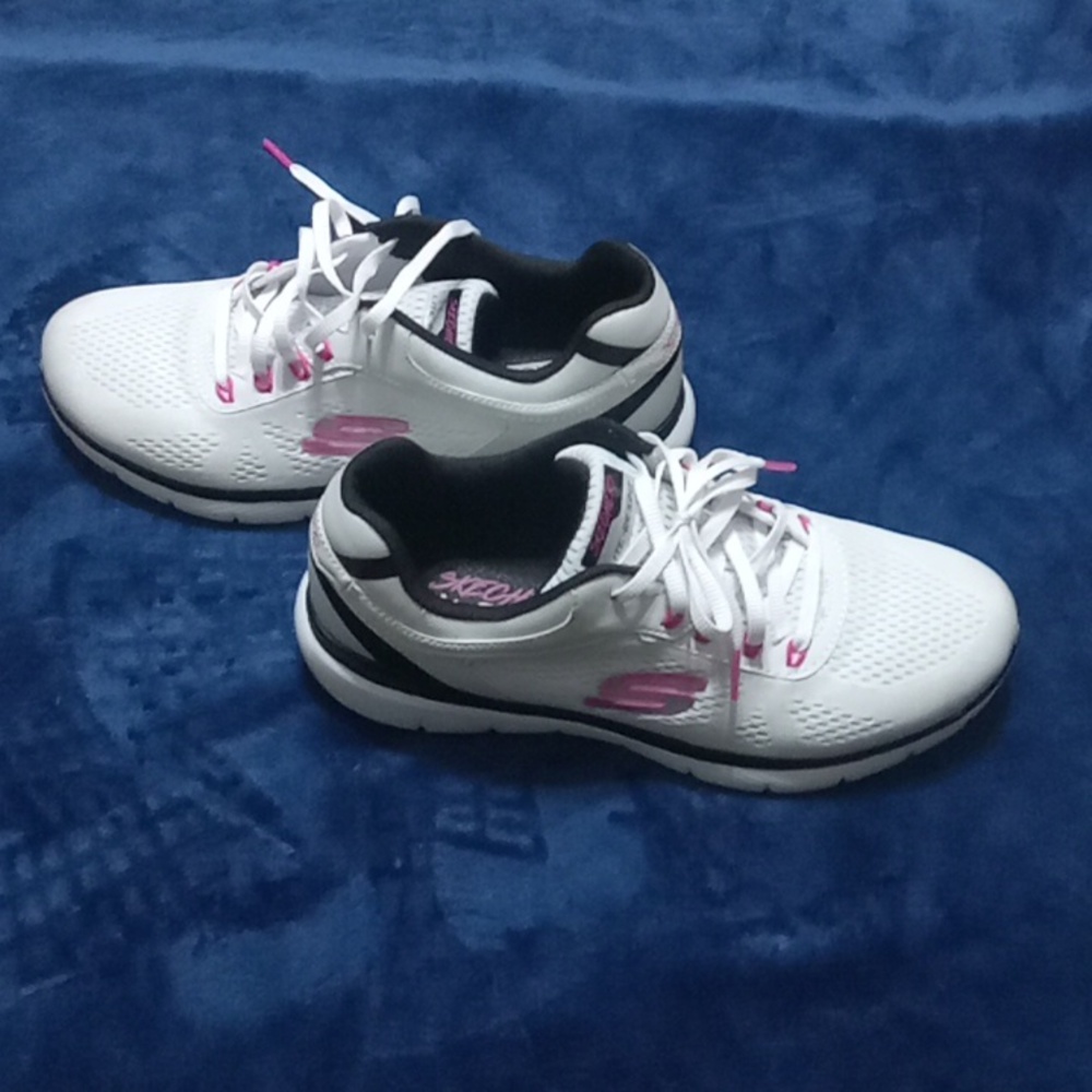 Skechers
